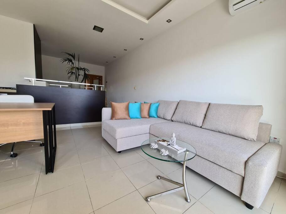 2 Bedroom Seafront Duplex Penthouse In The Heart Of Spinola Bay Saint Julian's Eksteriør bilde
