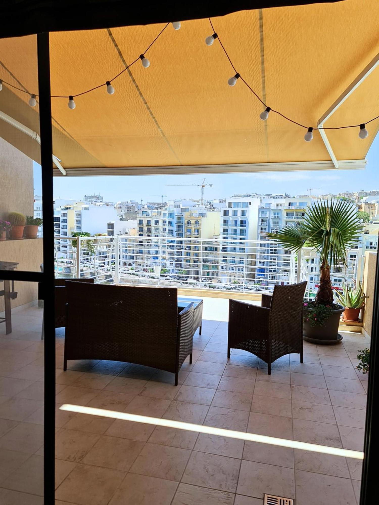 2 Bedroom Seafront Duplex Penthouse In The Heart Of Spinola Bay Saint Julian's Eksteriør bilde