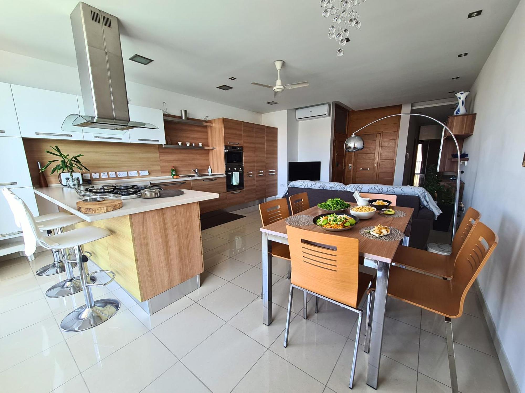 2 Bedroom Seafront Duplex Penthouse In The Heart Of Spinola Bay Saint Julian's Eksteriør bilde