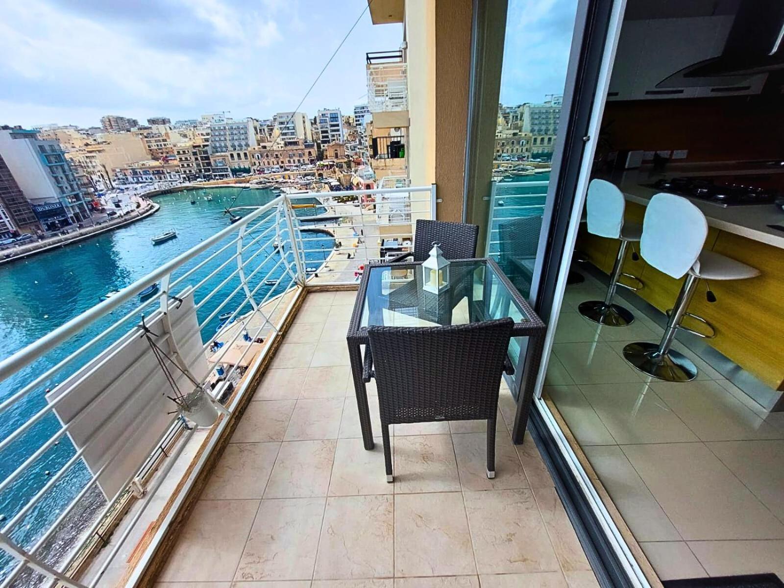 2 Bedroom Seafront Duplex Penthouse In The Heart Of Spinola Bay Saint Julian's Eksteriør bilde