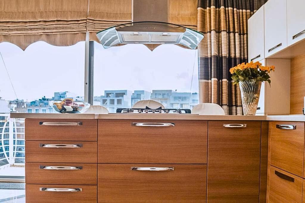 2 Bedroom Seafront Duplex Penthouse In The Heart Of Spinola Bay Saint Julian's Eksteriør bilde