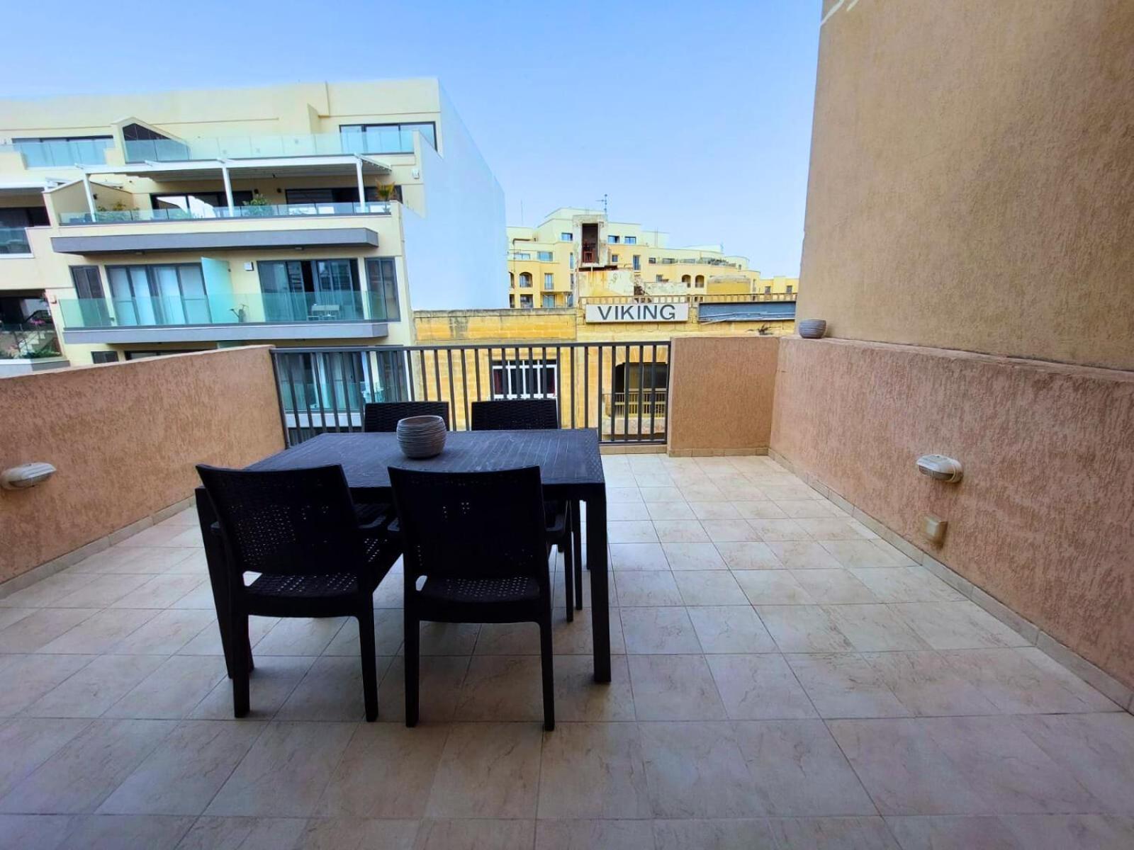 2 Bedroom Seafront Duplex Penthouse In The Heart Of Spinola Bay Saint Julian's Eksteriør bilde